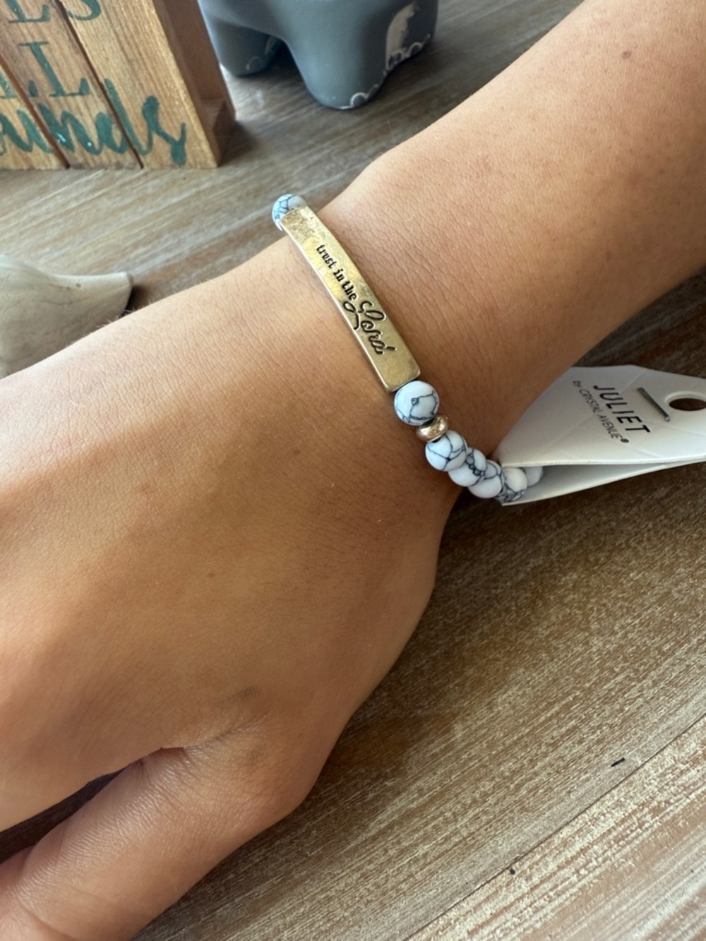 Faith-Inspired White Howlite Beaded Bracelet with Gold Bar - Picture 5 of 8